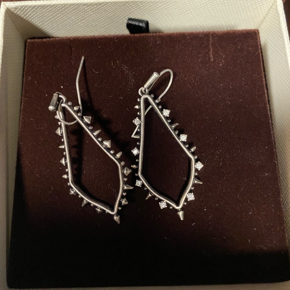 Kendra Scott Sophia drop earring in silver